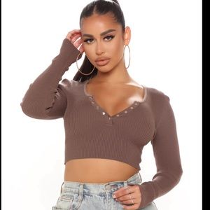 Woman’s brown cropped long sleeve size small